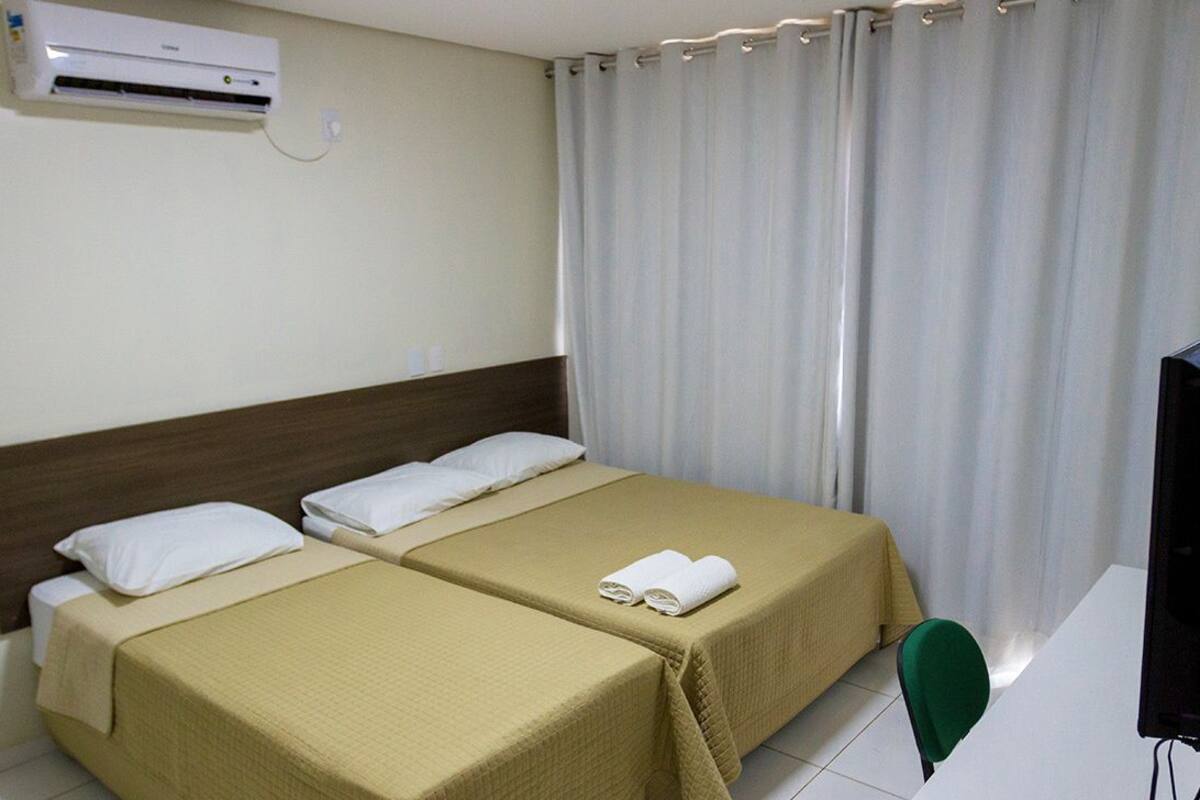 Minibar, escritorio, cortinas blackout y wifi gratis