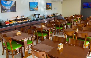 Desayuno buffet incluido todos los días 