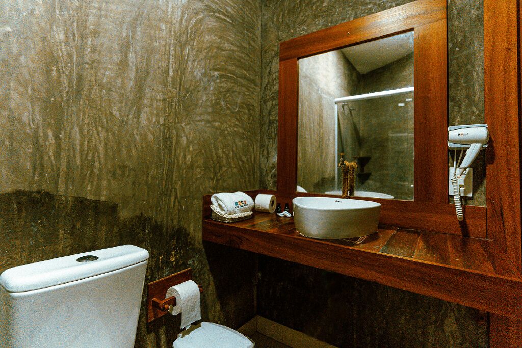 Ducha, artículos de tocador gratuitos, toallas