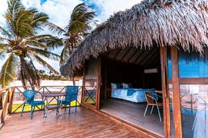 Bungalow | Bathroom | Shower, free toiletries, towels