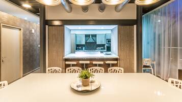 Vil·la, diversos dormitoris (Oceania) | Zona de menjador de l'habitació