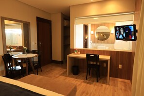 Quarto superluxo | Frigobar, escrivaninha, cortinas blackout, quartos à prova de som