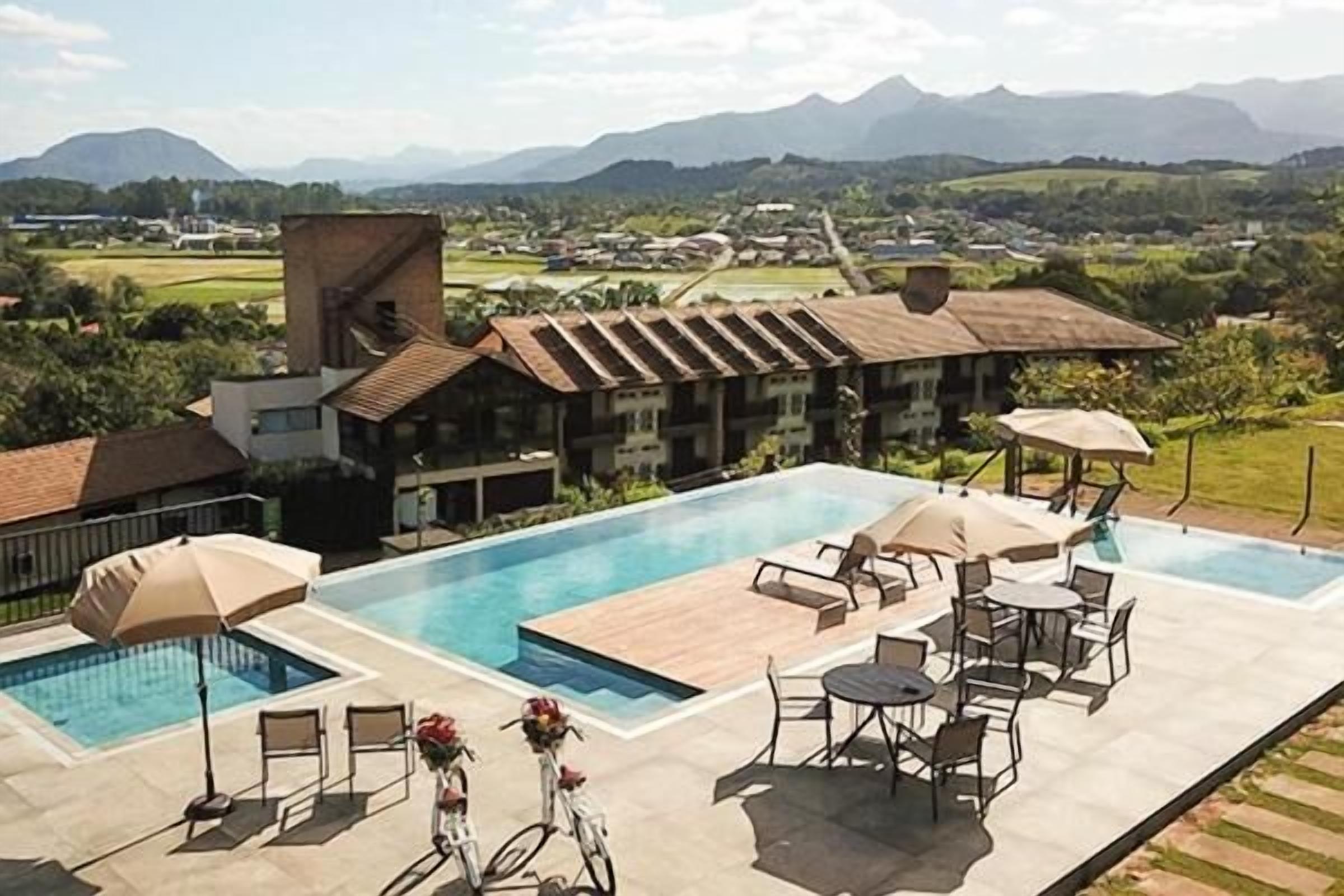 outdoor pool, open 8:00 am to 8:00 pm, pool loungers