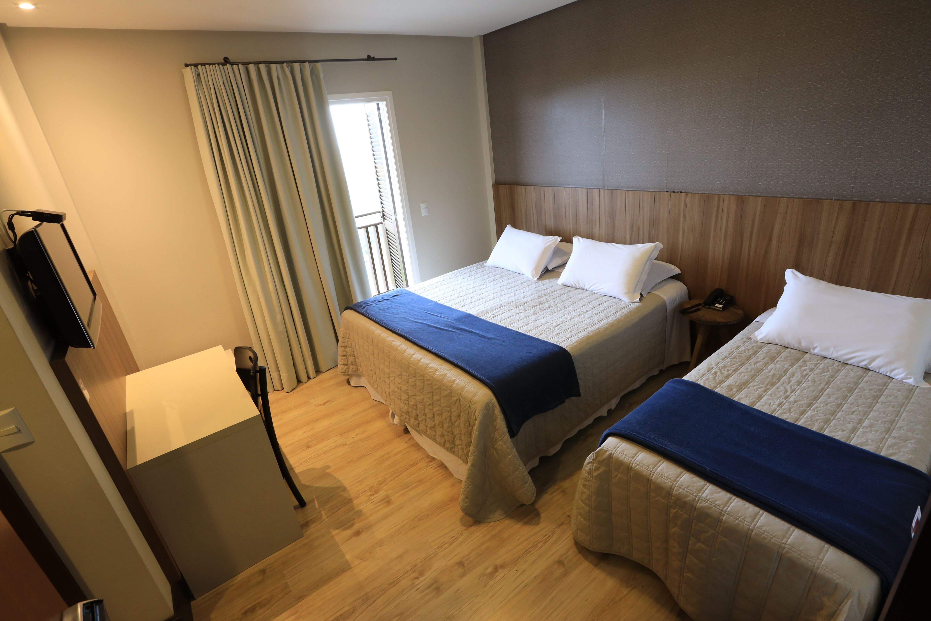 deluxe room | minibar, desk, blackout curtains, soundproofing