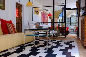 Apartamento família | Área de estar | Smart TV