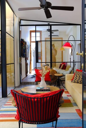 อพาร์ทเมนท์สำหรับครอบครัว | บริเวณนั่งเล่น | สมาร์ททีวี