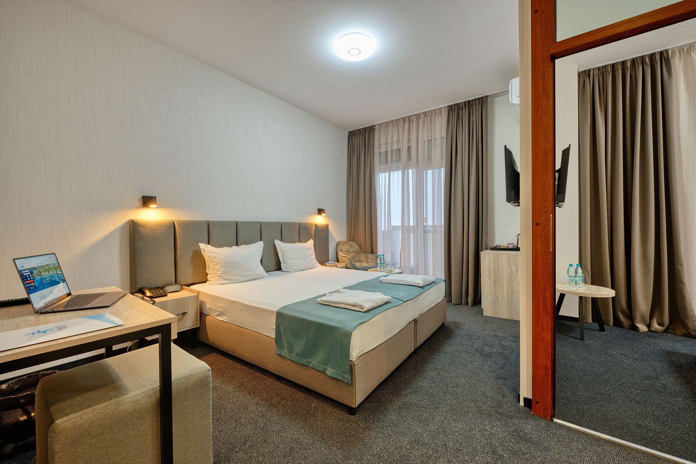 Deluxe Studio, 2 Bedrooms | Free WiFi, bed sheets