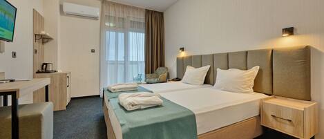 Kahden hengen deluxe-huone (yksi tai kaksi sänkyä) | Ilmainen Wi-Fi, vuodevaatteet