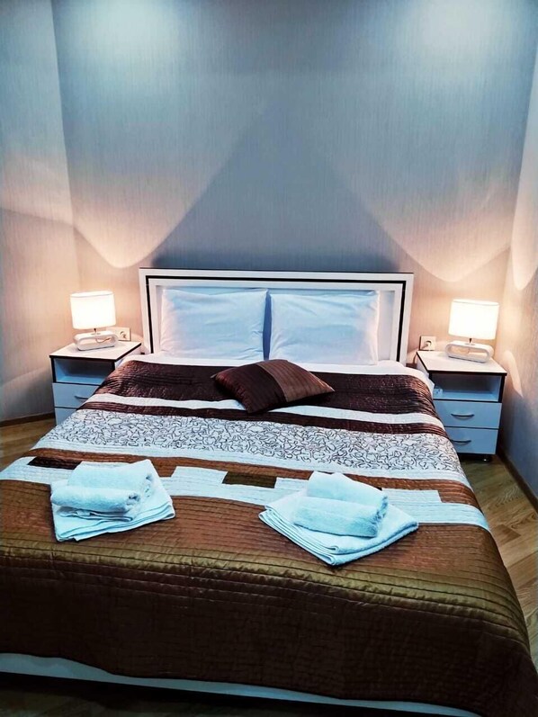 Classic Apartment, 3 Bedrooms, City View | 3 bedrooms, premium bedding, soundproofing, iron/ironing board