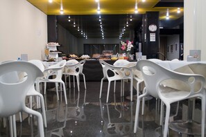 Bao gồm bữa sáng buffet hàng ngày 