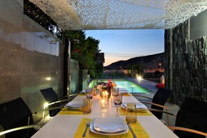 Outdoor dining - Adam & Eve Villas (Saronikos)