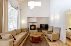 Leilighet, 3 soverom, badstue (108 m2) | Oppholdsrom | En 40-tommers Flatskjerm-TV med førsteklasses TV-kanaler samt TV