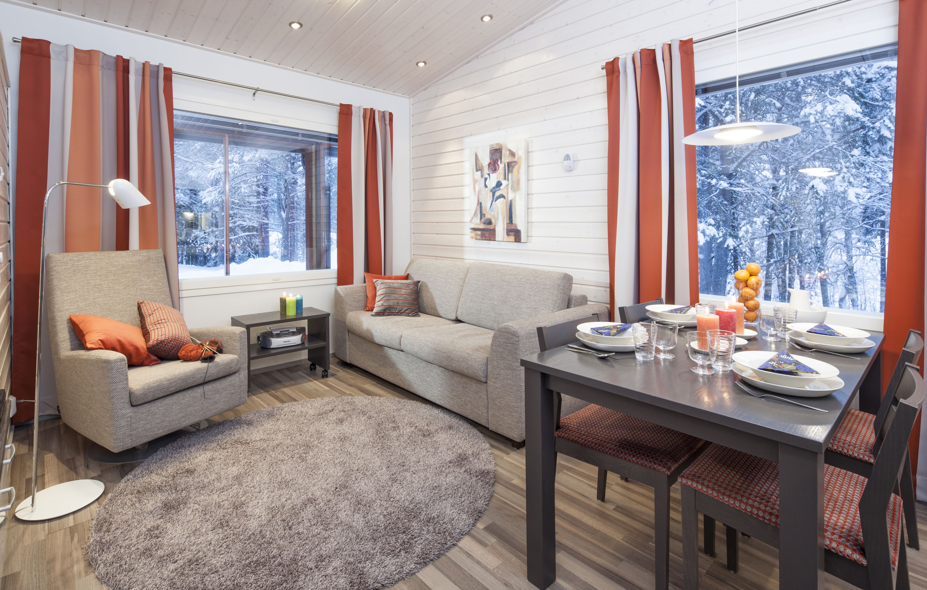 Apartamento, 2 quartos, sauna seca (51 m2) | Sala de estar | TV de tela plana 40 polegadas com canais de TV premium, TV, DVD player