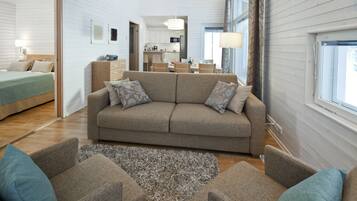 Apartment, 2 Schlafzimmer, Sauna (69 m2) | Wohnzimmer | 40-Zoll-Flachbildfernseher mit Premium-TV-Sendern, Fernseher, DVD-Player