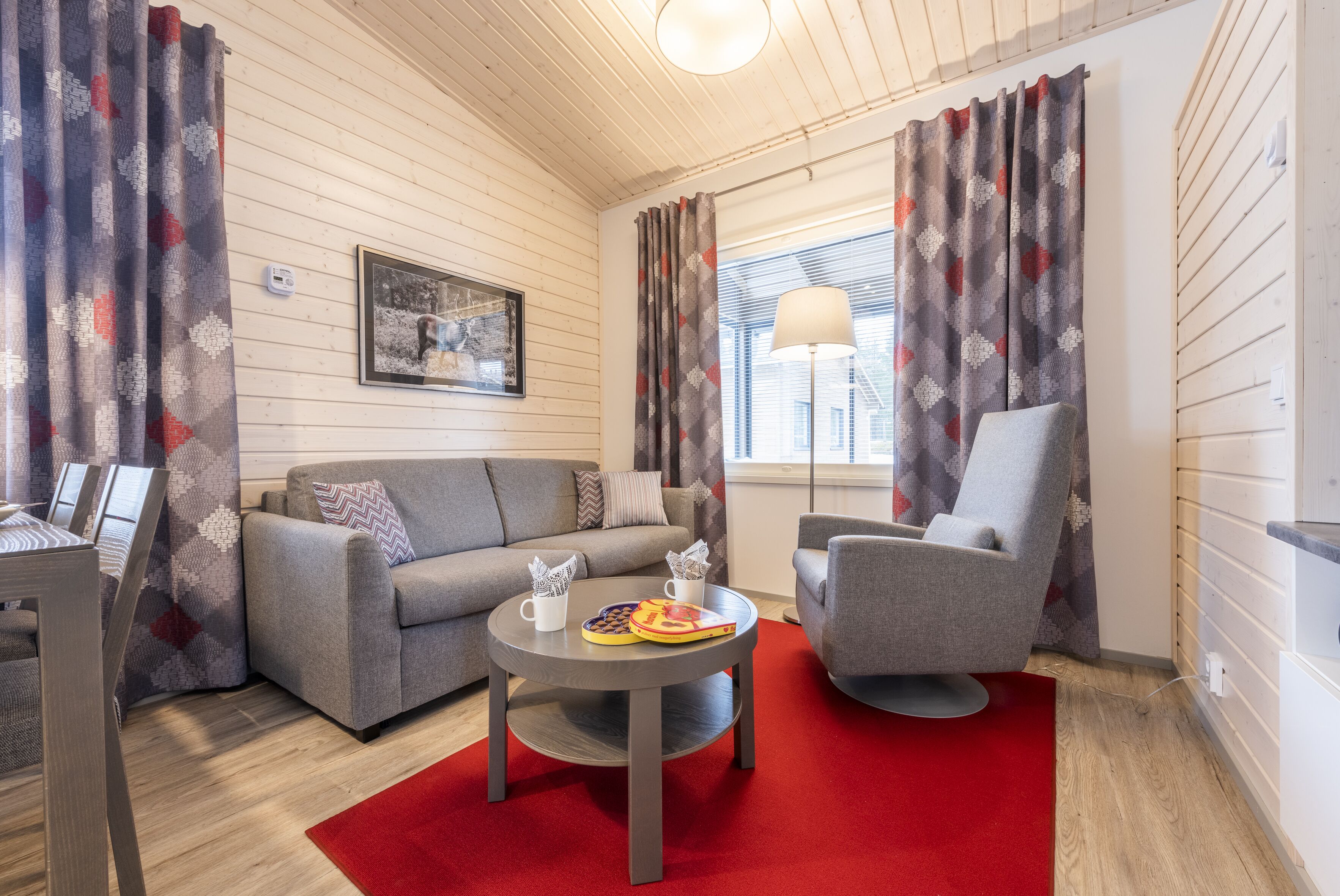 Apartment, 2 Schlafzimmer, Sauna (50 m2) | Wohnzimmer | 40-Zoll-Flachbildfernseher mit Premium-TV-Sendern, Fernseher, DVD-Player