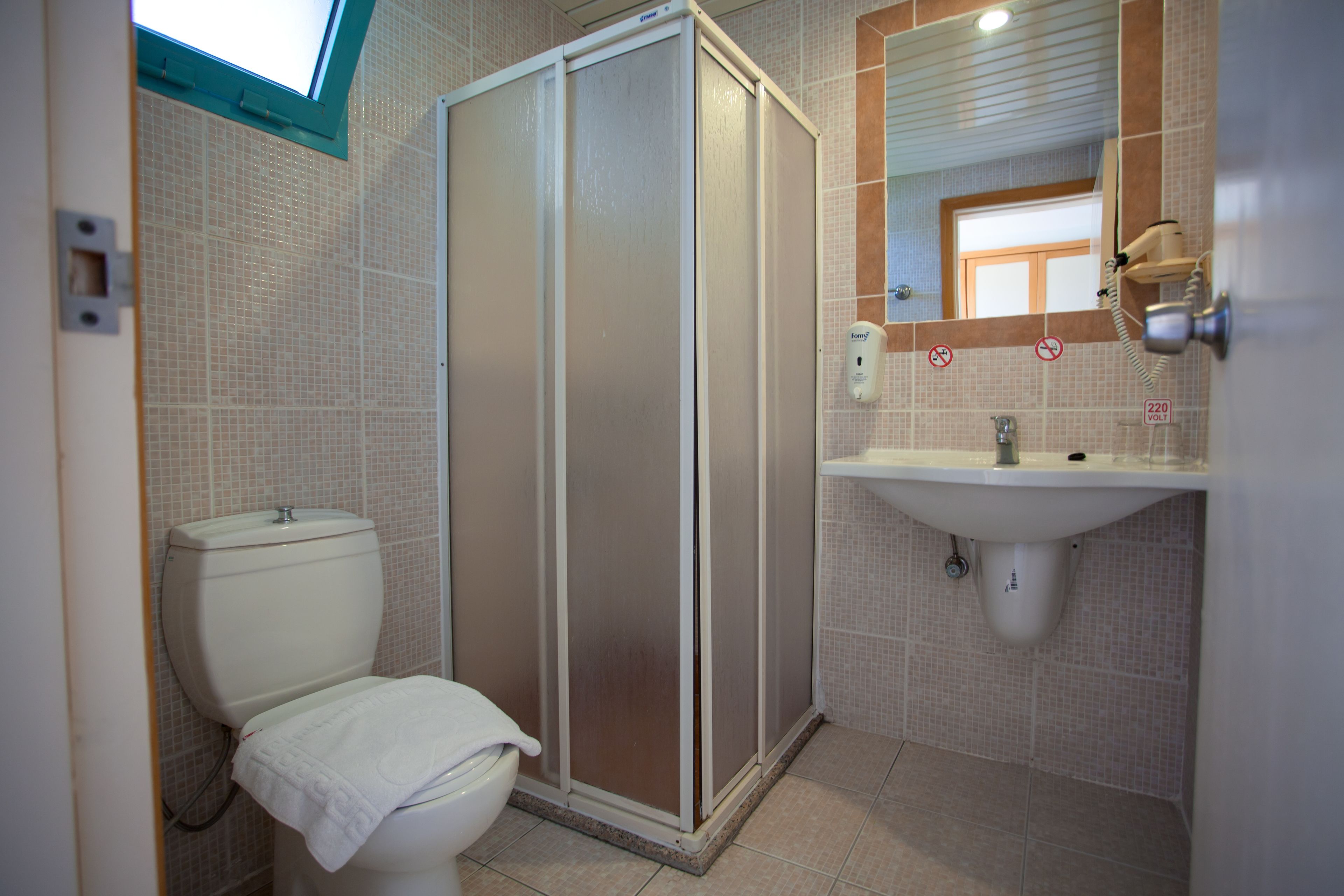 standard triple room | bathroom | shower, hair dryer, slippers, towels