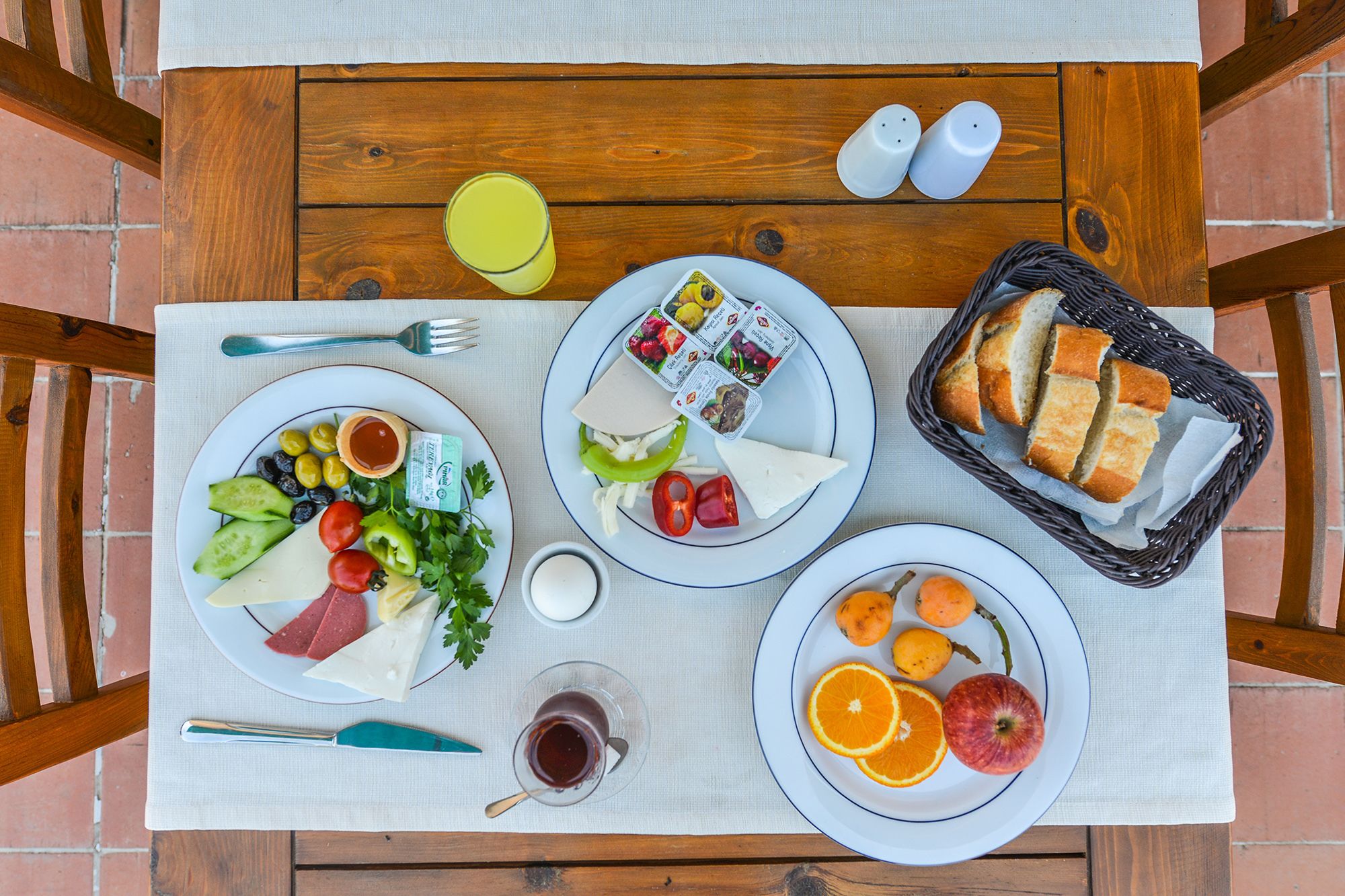 daily buffet breakfast for a fee