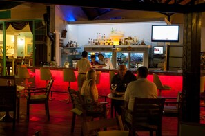 Bar (on property) - Rebin Beach Hotel (Fethiye)
