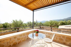 Design Suite | Balcony - Lithos Guesthouse Kardamili (West Mani)