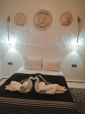 Tallelokero huoneessa, silitysrauta/-lauta, ilmaiset vauvansängyt