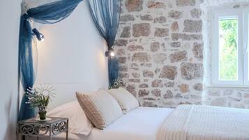 Deluxe-Apartment, 1 Schlafzimmer, Meerblick | Schreibtisch, laptopgeeigneter Arbeitsplatz, kostenloses WLAN