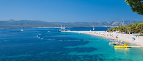 Una spiaggia nelle vicinanze