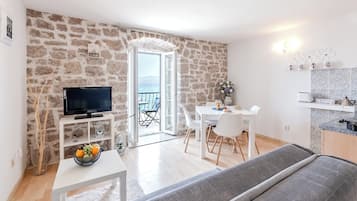 Deluxe-Apartment, 1 Schlafzimmer, Meerblick | Wohnbereich