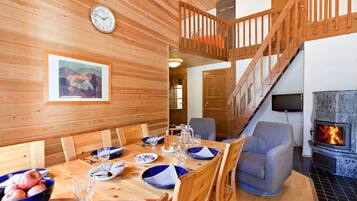 Apartment, 2 Bedrooms, Sauna (67.5 m2) | 2 bedrooms, desk, iron/ironing board, cribs/infant beds