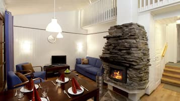 Appartement, 1 slaapkamer, sauna (45 m2) | Woonkamer | Flatscreentelevisie, een open haard en een dvd-speler