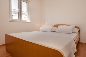 Superior Apartment, 2 Bedrooms | Desk, laptop workspace, iron/ironing board, free WiFi - Mazuranic Apartments (Bol)
