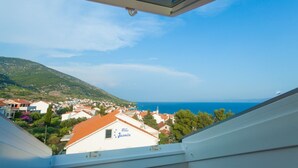 A coastal village with a prominent building labeled "Villa Jasmin" and a view of the sea. - Mazuranic Apartments (Bol)