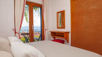 Superior Apartment, 2 Bedrooms, Balcony | Desk, cots/infant beds, travel cot, free WiFi
