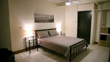 House, 4 Bedrooms | Iron/ironing board, free WiFi