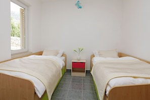 Superior-Apartment, 2 Schlafzimmer | Babybetten, kostenloses WLAN