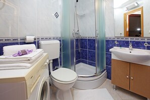 Superior Apartment, 2 Bedrooms | Bathroom