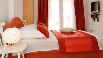 Standard Studio, 1 Double Bed | Cots/infant beds, free WiFi, bed sheets