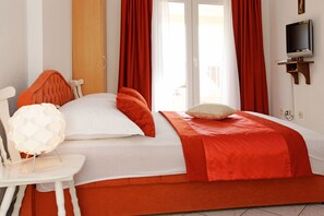 Standard Studio, 1 Double Bed | Cots/infant beds, free WiFi, bed sheets - Ratac Apartments (Bol)