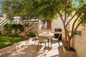 Comfort Apartment, 1 Double Bed with Sofa bed | Terrace/patio - Ratac Apartments (Bol)