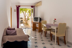 Comfort Apartment, 1 Double Bed with Sofa bed | Living room - Ratac Apartments (Bol)