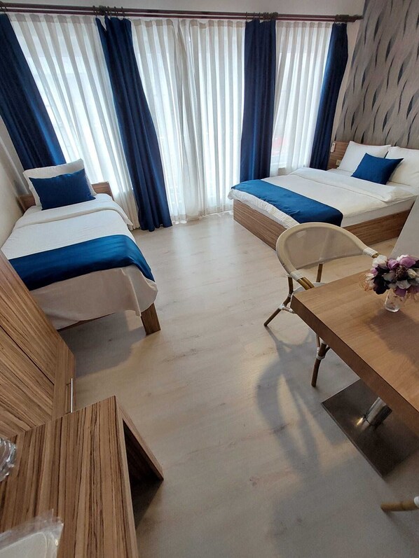 Deluxe Triple Room | Egyptian cotton sheets, premium bedding, desk, blackout drapes - Aslan Home Apart (Istanbul)