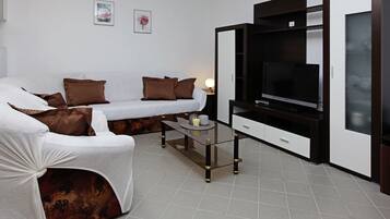 Comfort Apartment, 2 Bedrooms, Garden View, Garden Area | Living room | LCD TV