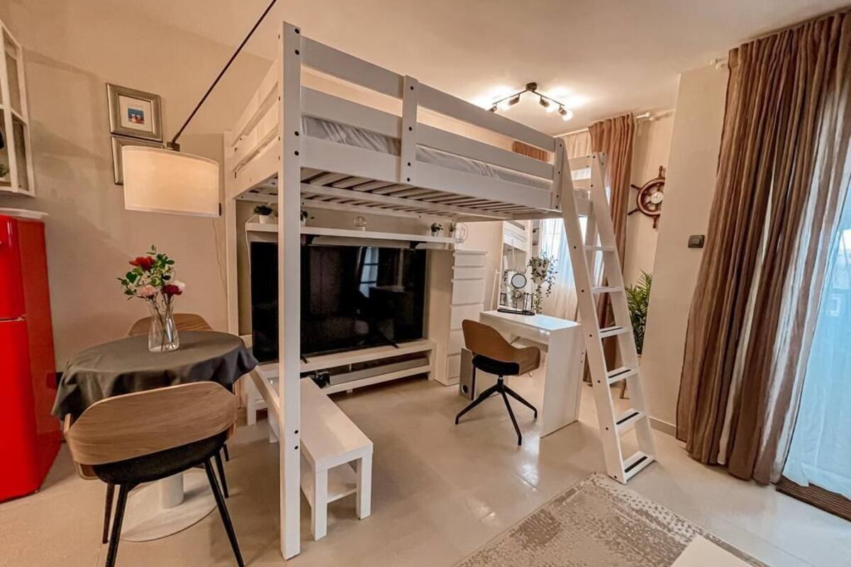 Cots/infant beds, travel cot, free WiFi