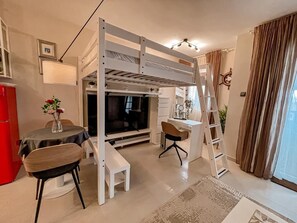 Cots/infant beds, travel cot, free WiFi - Sunset Apartments (Bol)