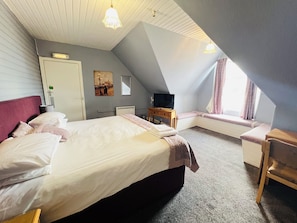 Executive Double or Twin Room, 1 Bedroom | Desk, iron/ironing board, free WiFi, bed sheets