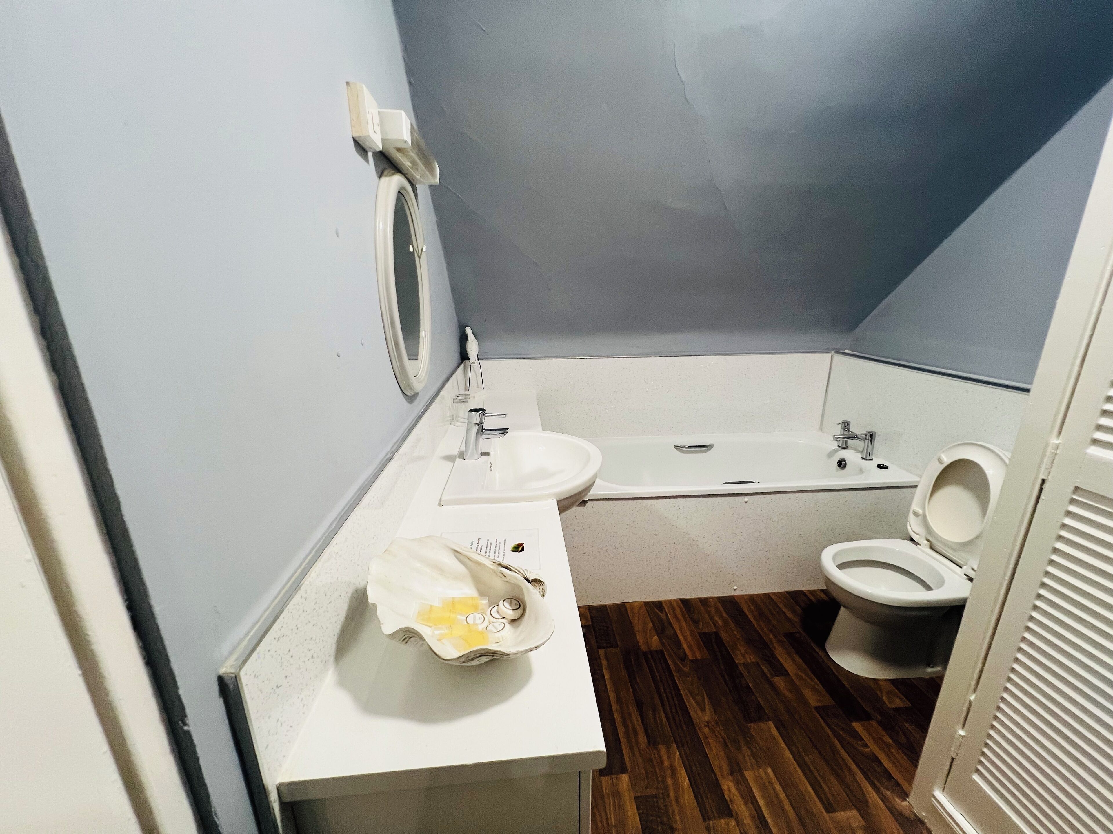 standard double room, 1 double bed | bathroom | free toiletries, hair dryer, towels