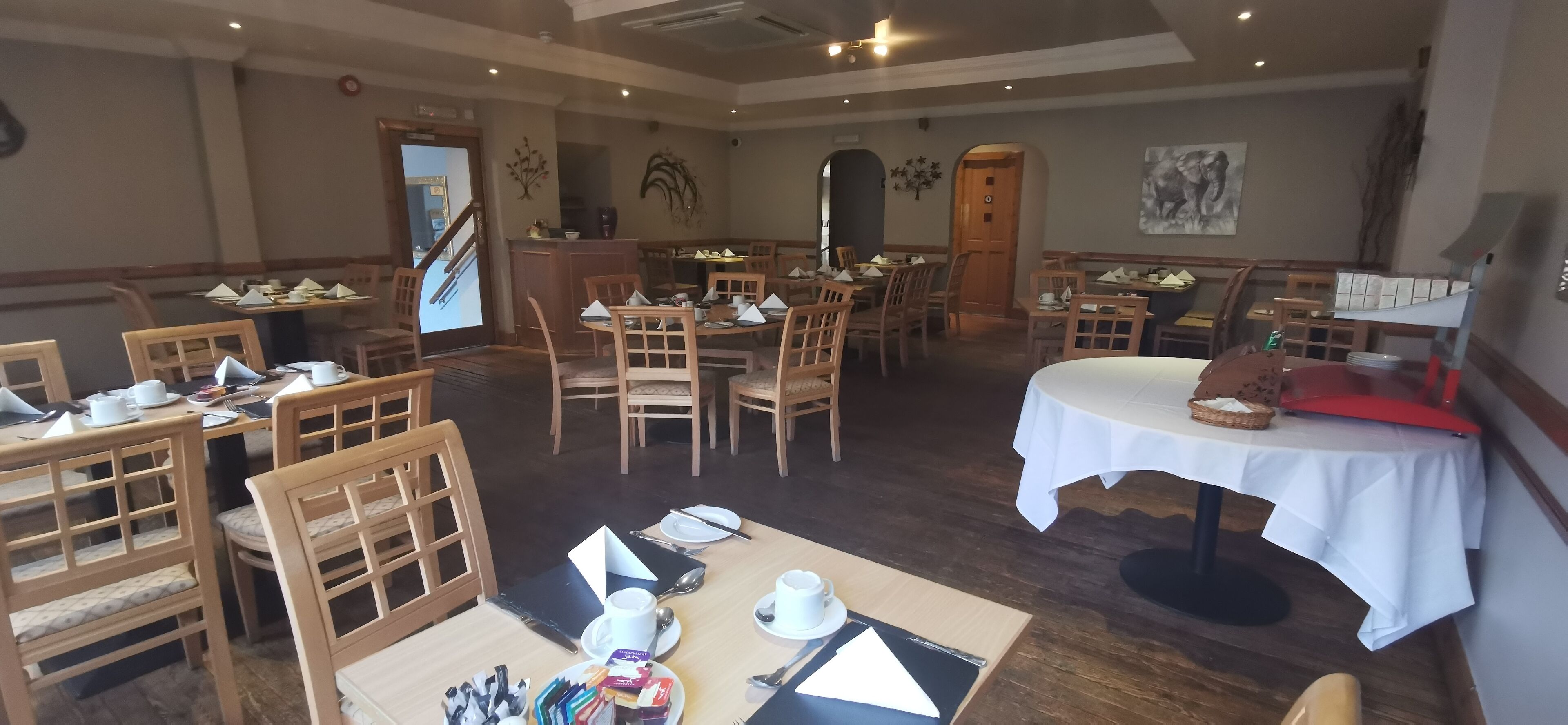 Päivittäinen englantilainen aamiainen (12 GBP per henkilö)