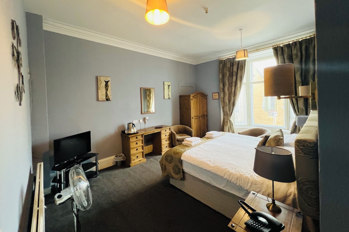 Desk, iron/ironing board, free WiFi, bed sheets