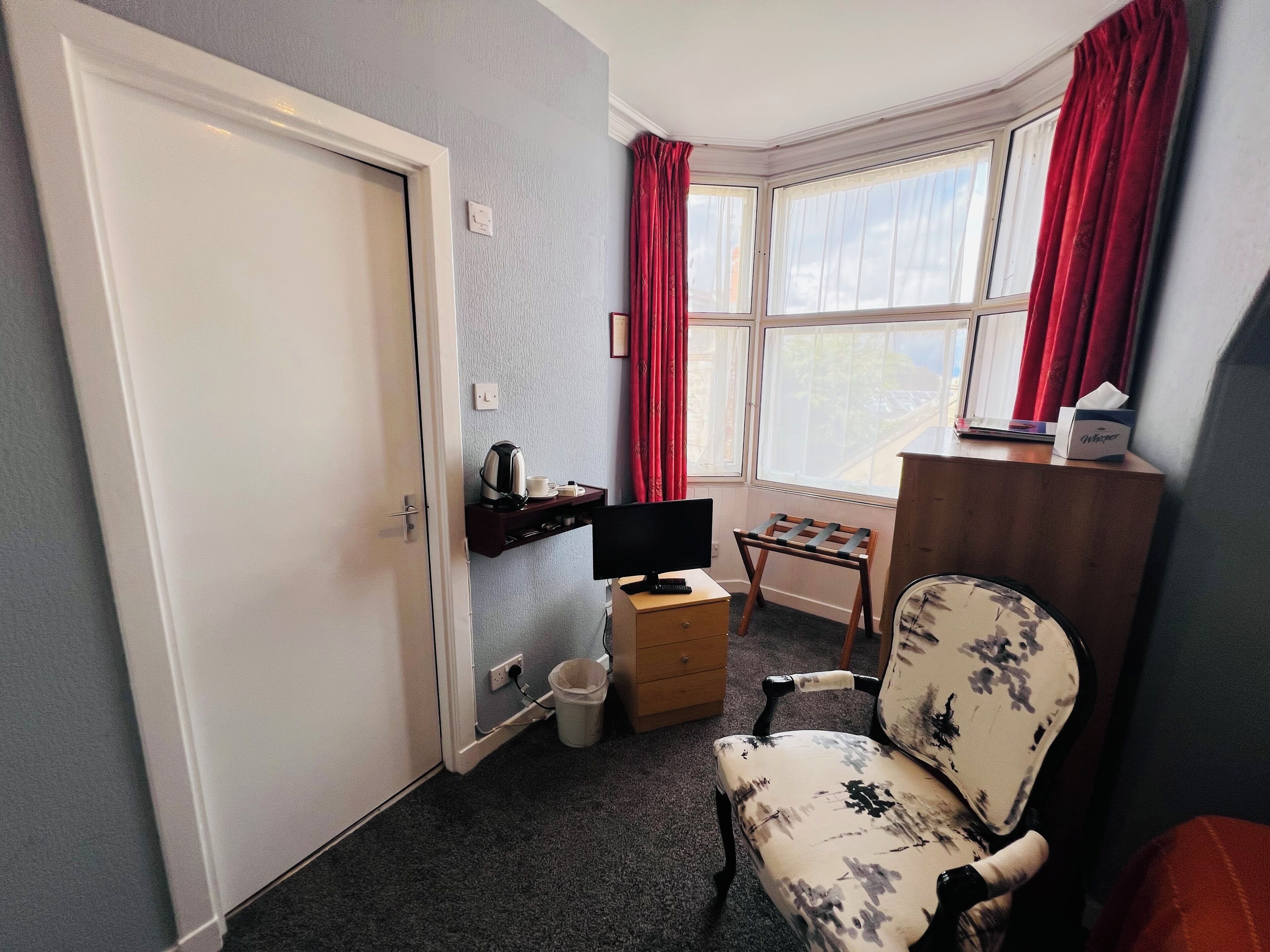 standard single room, 1 single bed | desk, iron/ironing board, free wifi, bed sheets