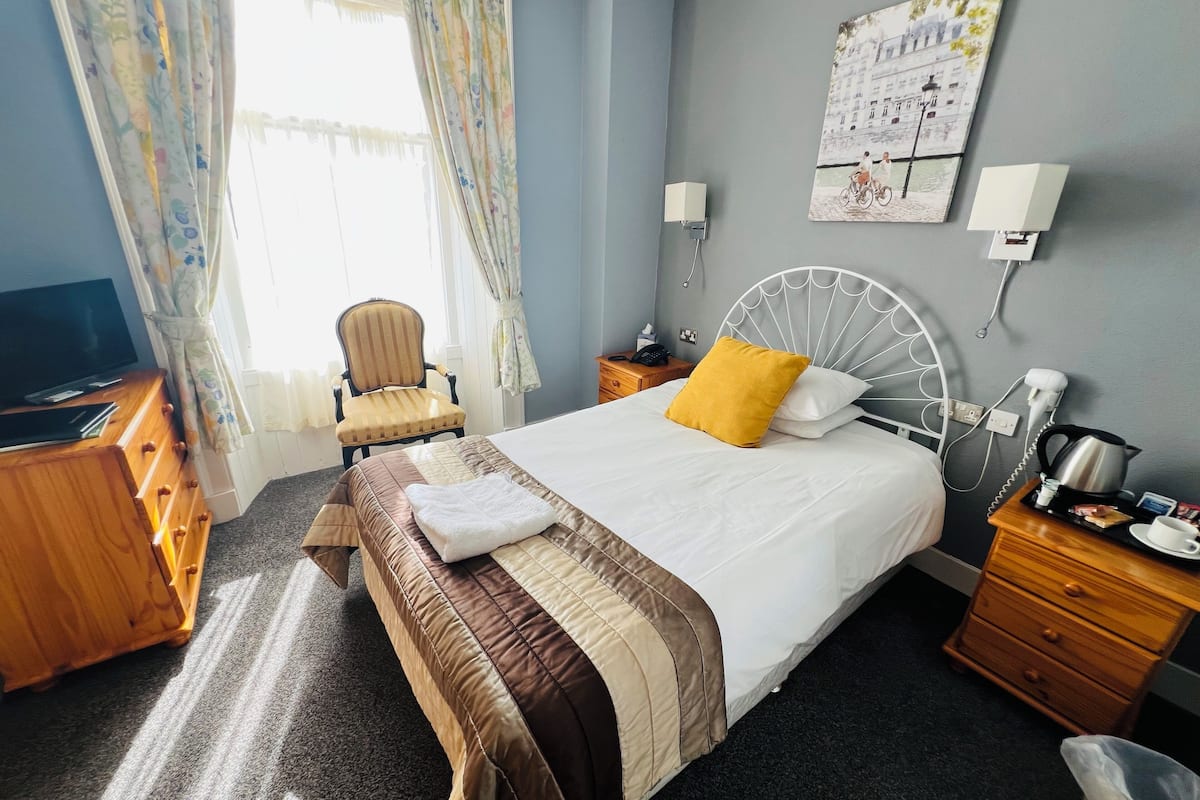 Desk, iron/ironing board, free WiFi, bed sheets