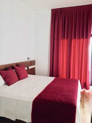 Sistema de insonorización, tabla de planchar con plancha y wifi gratis 